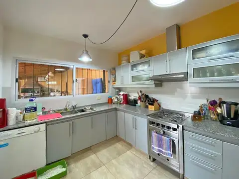 Casa 4 ambientes con 3 baños