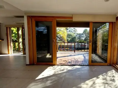 Casa en Venta con 4 cocheras
