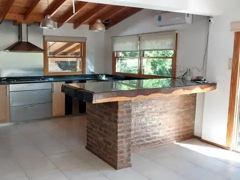 BOAT CENTER Casa en Venta con Amarra Directa al Río Luján