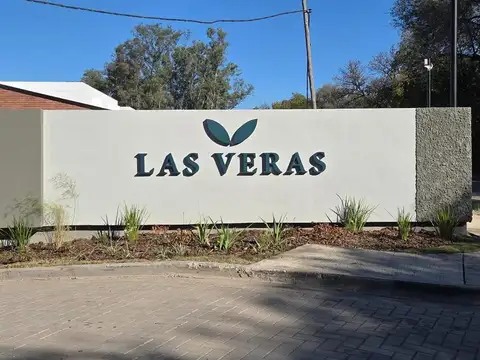 Casa en Alquiler con 2 cocheras