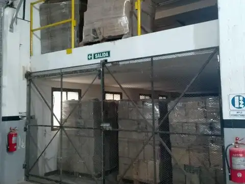 NAVE DEPOSITO + OFICINAS , DE 3 PLANTAS MUY BIEN UBICADO