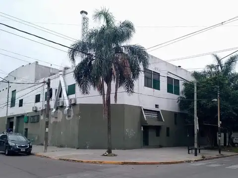 NAVE DEPOSITO + OFICINAS , DE 3 PLANTAS MUY BIEN UBICADO