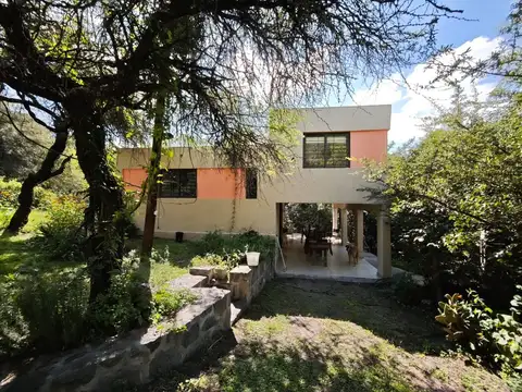 UNICA CASA 2 DORMITORIOS, PILETA Y BAJADA AL RIO