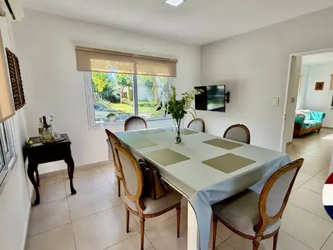 Casa 4 ambientes con 2 baños