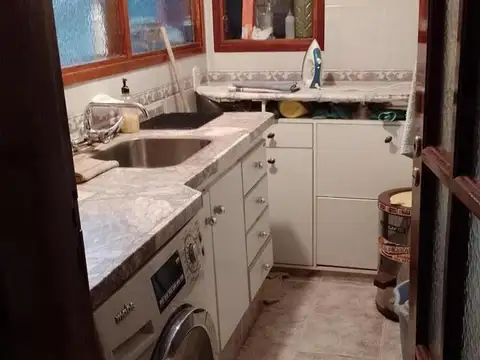 Casa 5 ambientes con 2 baños