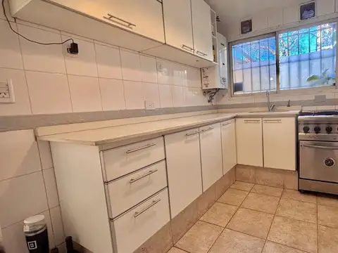 Depto Tipo Casa en Alquiler con 1 cocheras