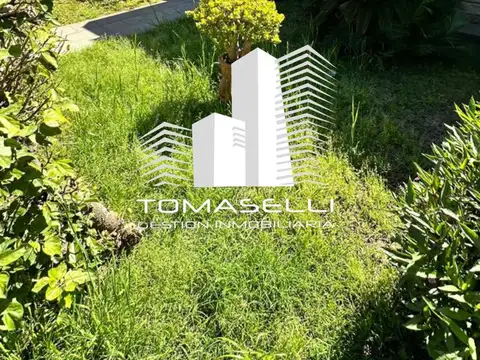 VENTA - CASA 3 AMBIENTES - MAS GALPON y COCHERA - IDEAL PARA VIVIR y TRABAJAR - A METROS DE AVENIDA CROVARA