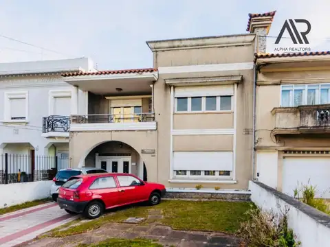 Avenida Agraciada esq.  Hermanos