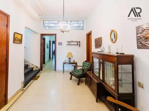 Casa 9 ambientes con 3 baños
