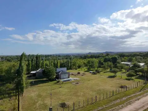 SE VENDE CASA CON GRAN LOTE 2400 m2 BARRIO CRERADO