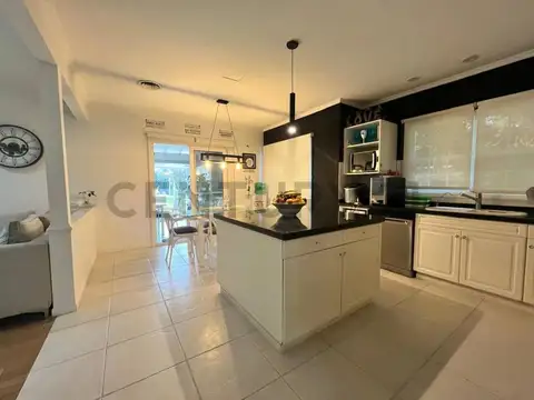 Casas en venta en Abril Hudson, 4 dormitorios con pileta barrio privado