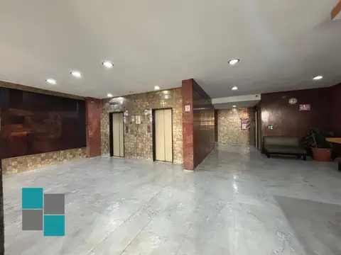 Oficina 7 ambientes con 2 baños