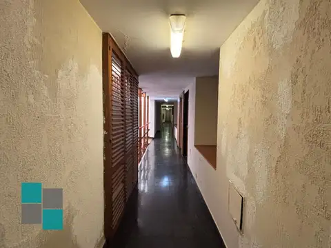 Oficina 7 ambientes con 2 baños