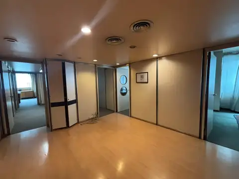 Oficina al frente en venta CABA - con 9 despachos