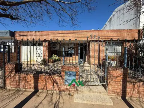 Casa en venta planta baja apta crédito en Barrio Centro America