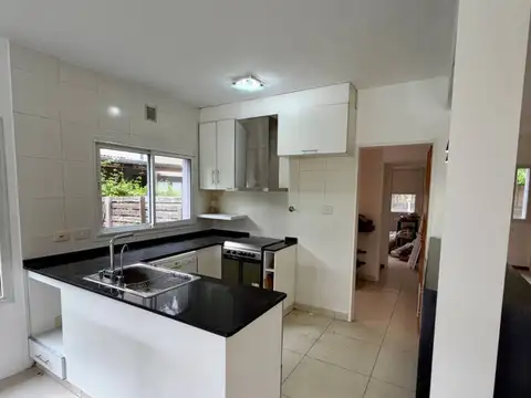 Casa 5 ambientes con 3 baños