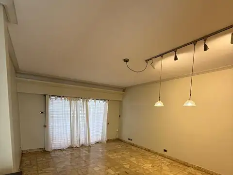 Local y dos departamentos. Ideal inversor