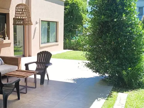 Casa en Alquiler en Bella Vista, USD 3.500