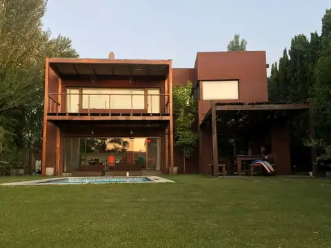 Casa en Venta con 6 cocheras