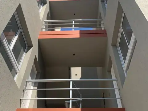 Basilio Delleva 1900, Piso 1