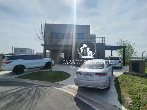 Casa en venta de 5 ambientes con pileta. Barrio Santo Tomas. Pilar 100