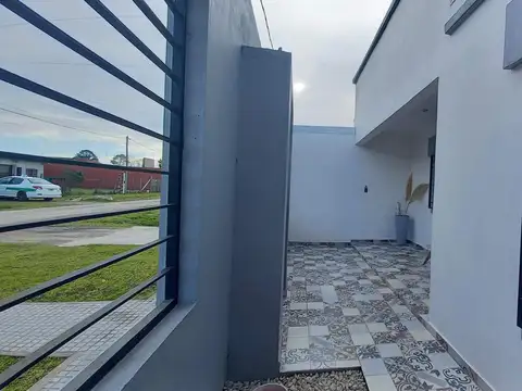 Casa 6 ambientes con 2 baños