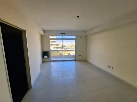 Semipiso de 2 ambientes a estrenar con balcón al cfte.