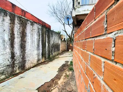 Casa 8 ambientes con 4 baños