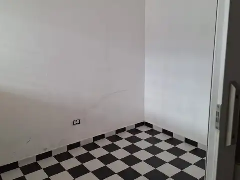 Casa 6 ambientes con 2 baños