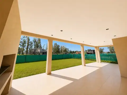 Casa 4 ambientes con 3 baños