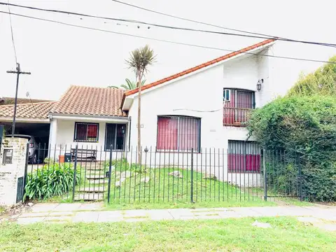 Casa 3 ambientes a la venta en  Castelar Norte
