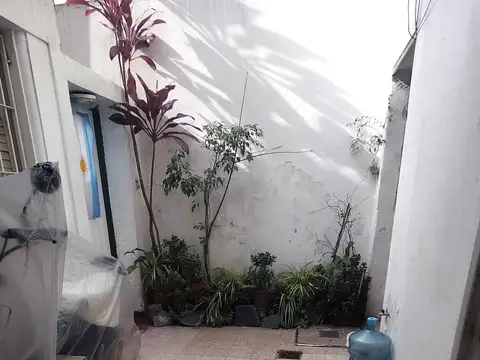 Depto Tipo Casa 2 ambientes con 1 baño