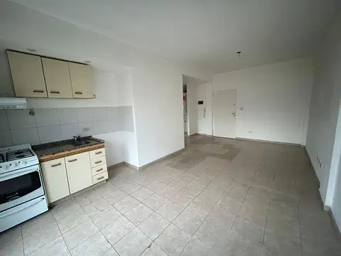 Depto 2 amb, al frente c/balcón