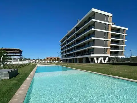 Departamento 1 Dormitorio con amplio balcón corrido y 1 cochera en Fisherton