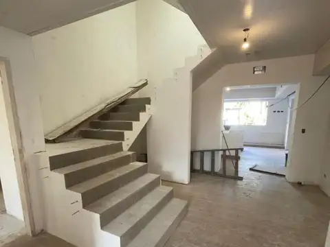 Aristóbulo Del Valle 1200