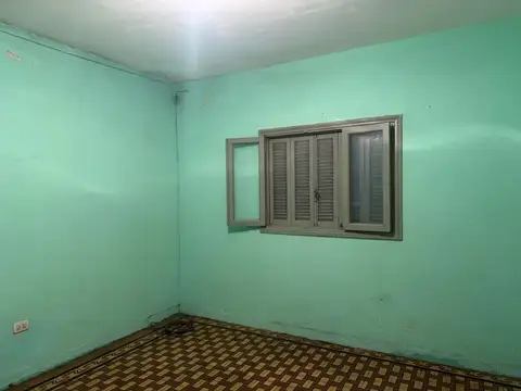 Casa con gran terreno - Ideal para Galpón, cerca de Avenidas - Barrio Triangulo