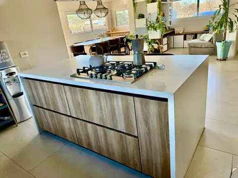Casa 7 ambientes con 3 baños