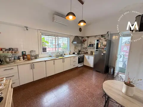 Venta en block: local, galpón y departamento de 3 ambientes