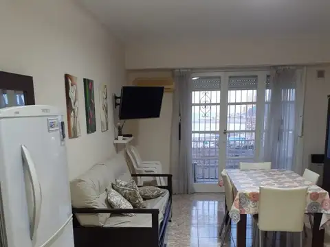 departamento 2 ambientes con balcon a la calle