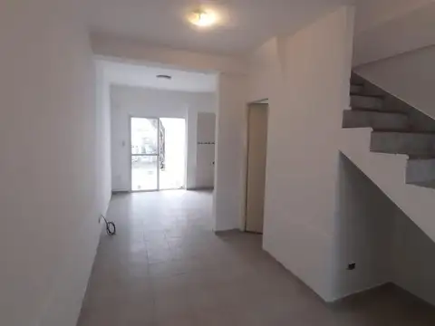 Departamento en Alquiler en Villa Luzuriaga, $ 550.000