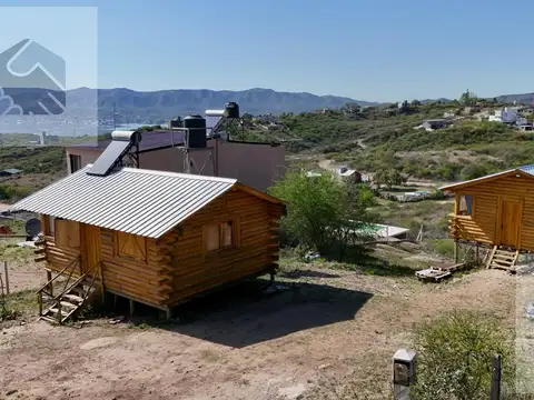 Dos cabañas en venta en Villa Carlos Paz con vista al lago.