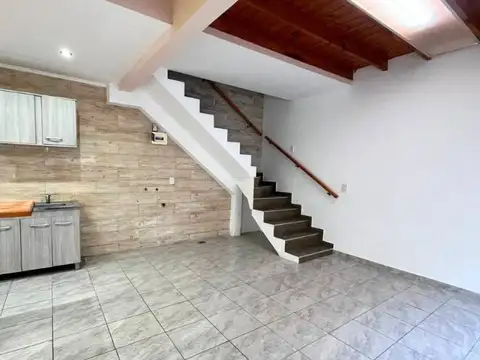 Depto Tipo Casa en Alquiler en Gerli, $ 650.000