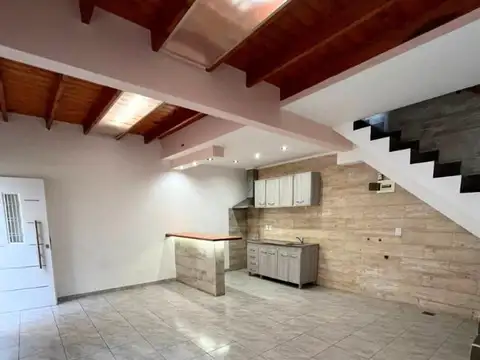 Depto Tipo Casa en Alquiler de 2 dormitorios