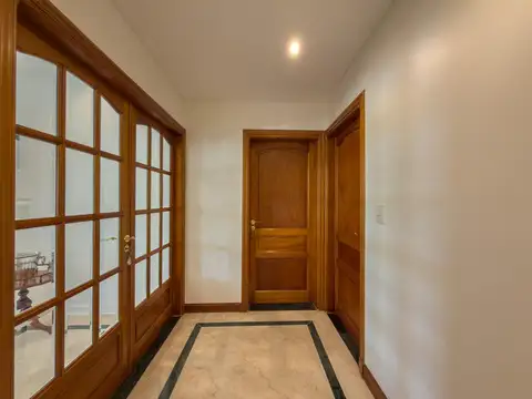 Casa de Categoría en ABRIL Club de Campo | Vista al Golf | Pileta Climatizada