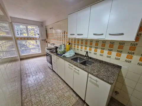 2 Ambientes al Frente c/ Balcón aterrazado
