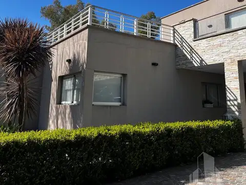 Casa 5 ambientes con pileta en venta y alquiler - Fincas de Iraola II