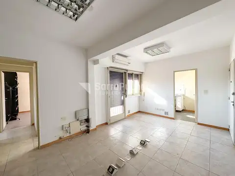 Venta departamento 3 ambientes con balcón en Morón Centro.