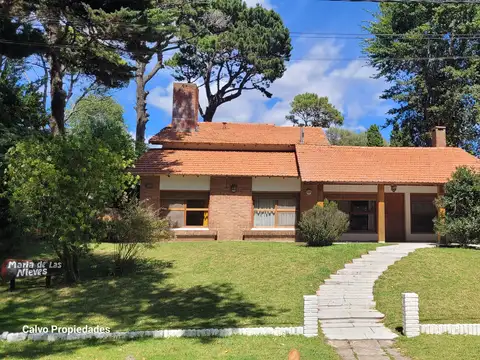 Amplio Chalet barrio norte Todos los servicios, gran parque