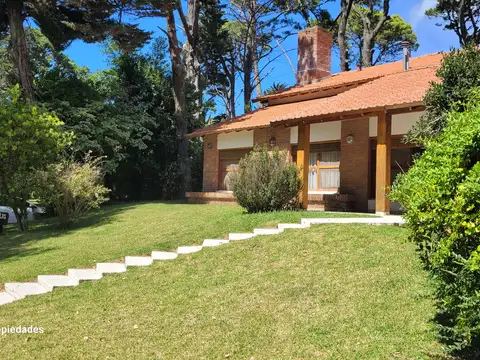 Casa 5 ambientes con 2 baños