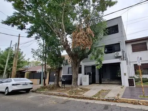 Depto. de 2 ambientes con cochera en alquiler | Berazategui